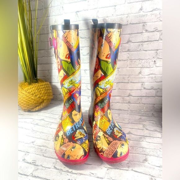 COMIC BOOTS- Hero, Marvel comic rain boots Sz 8 - Picture 1 of 5